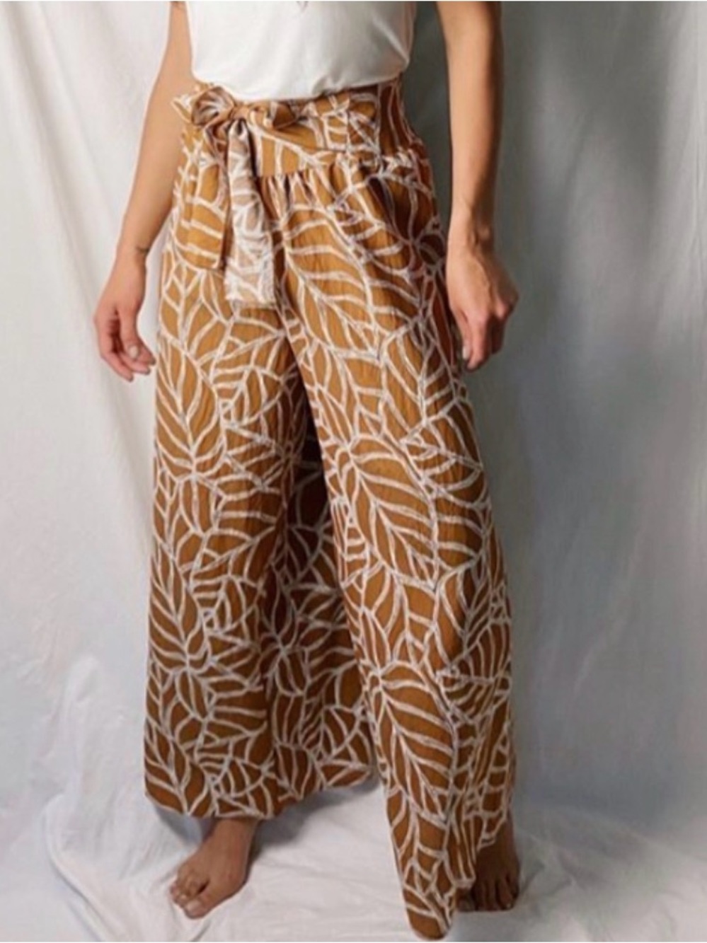 High-Rise Wide-Leg Paperbag Pants in Tan Leaf Print